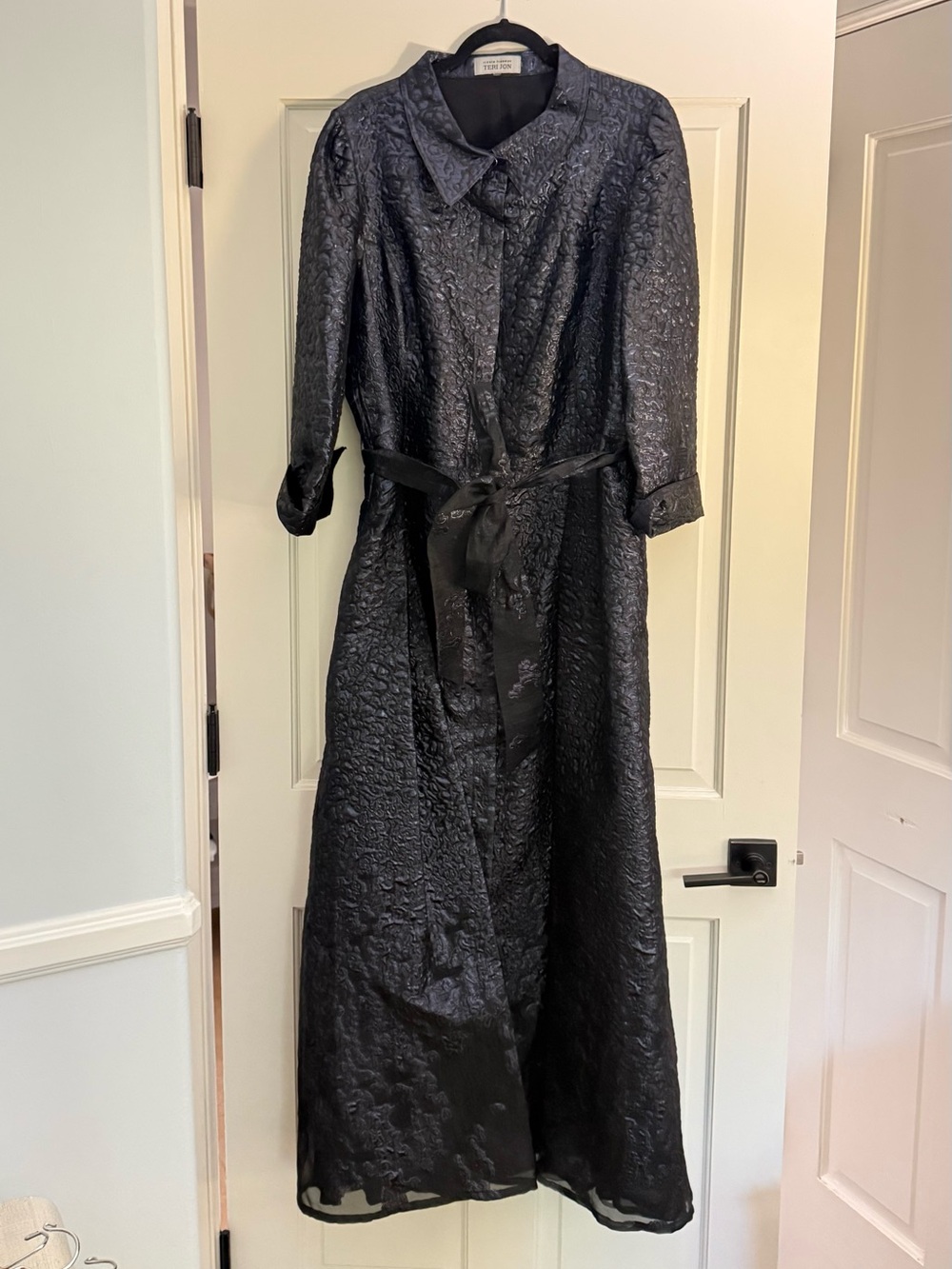 Teri Jon Metallic Organza Jacquard Shirt Gown - Picture 3 of 9